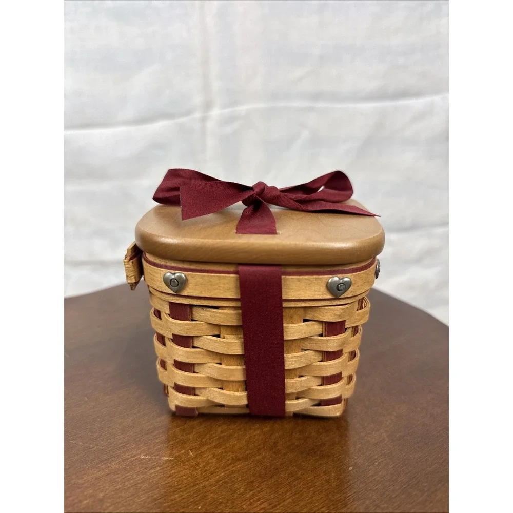 Longaberger 2002 Small Sweetest Gift Sweetheart Basket, Protector & Ribbon‎ Lid,